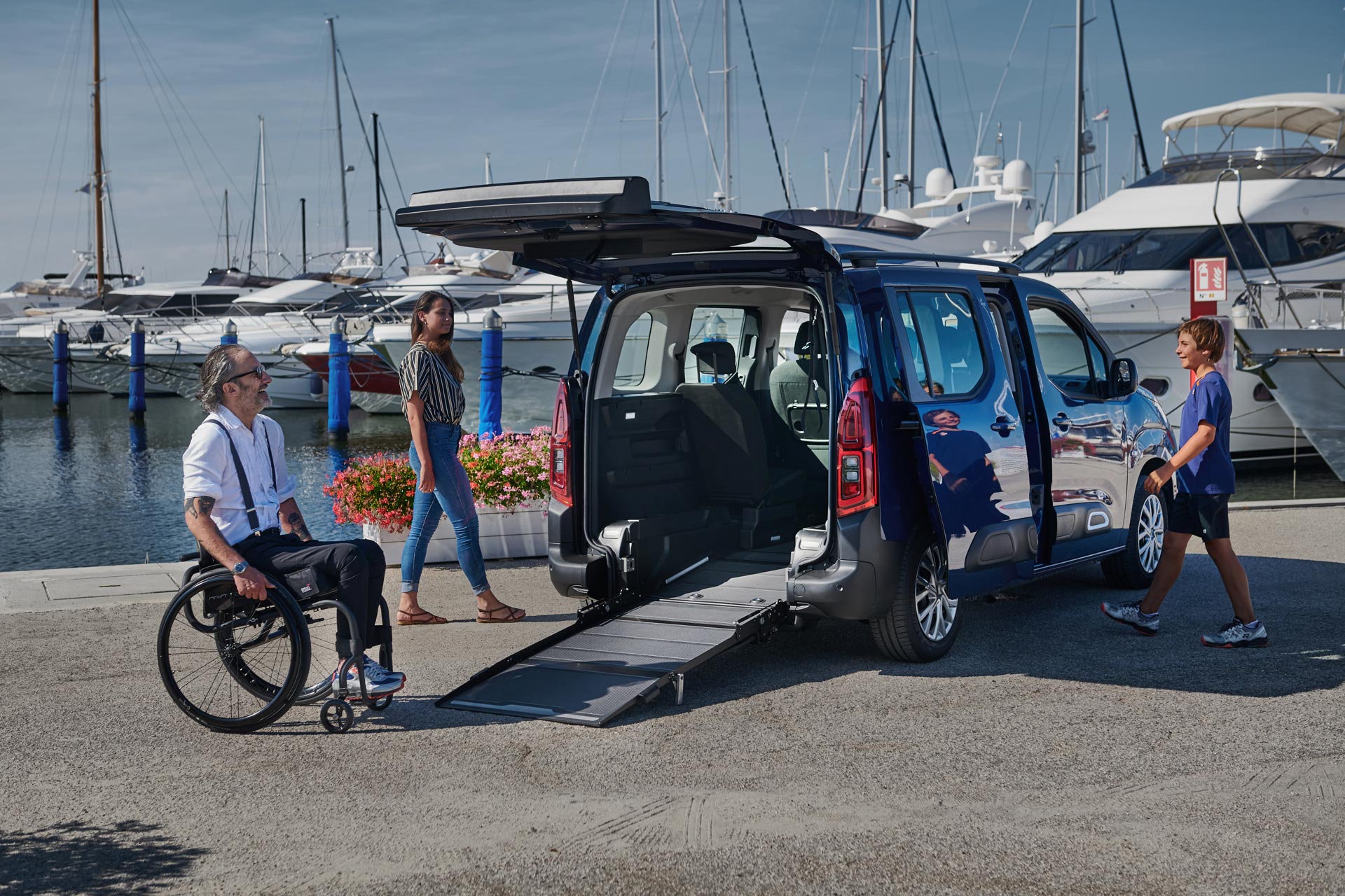 Auto per disabili citroen berlingo con pianale ribassato