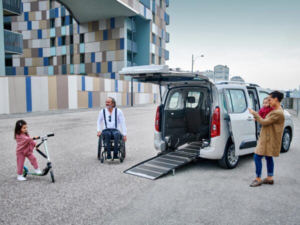 voiture pour le transport des personnes handicapées