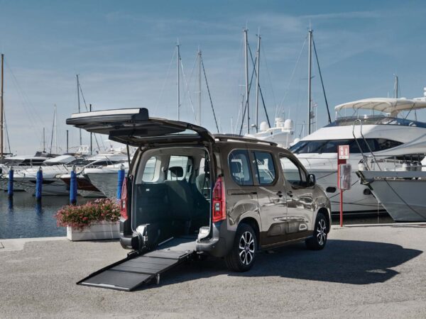 voiture pour le transport des personnes handicapées