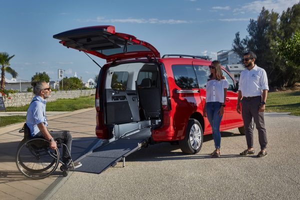 Auto per disabili con rampa
